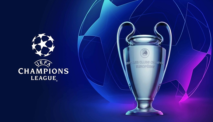 Jogadores do Paris Saint-Germain e Arsenal em campo na final da UEFA Champions League na Puskás Arena