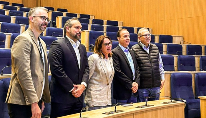 Representantes da CAIXA Capitalização e do Hospital de Amor em evento de lançamento do HiperXCap, celebrando a parceria para financiar tratamento oncológico gratuito.