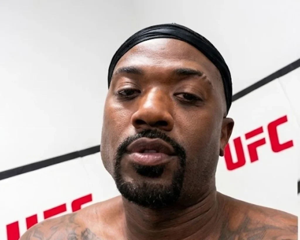 Ray J en un evento de artes marciales mixtas en Las Vegas.