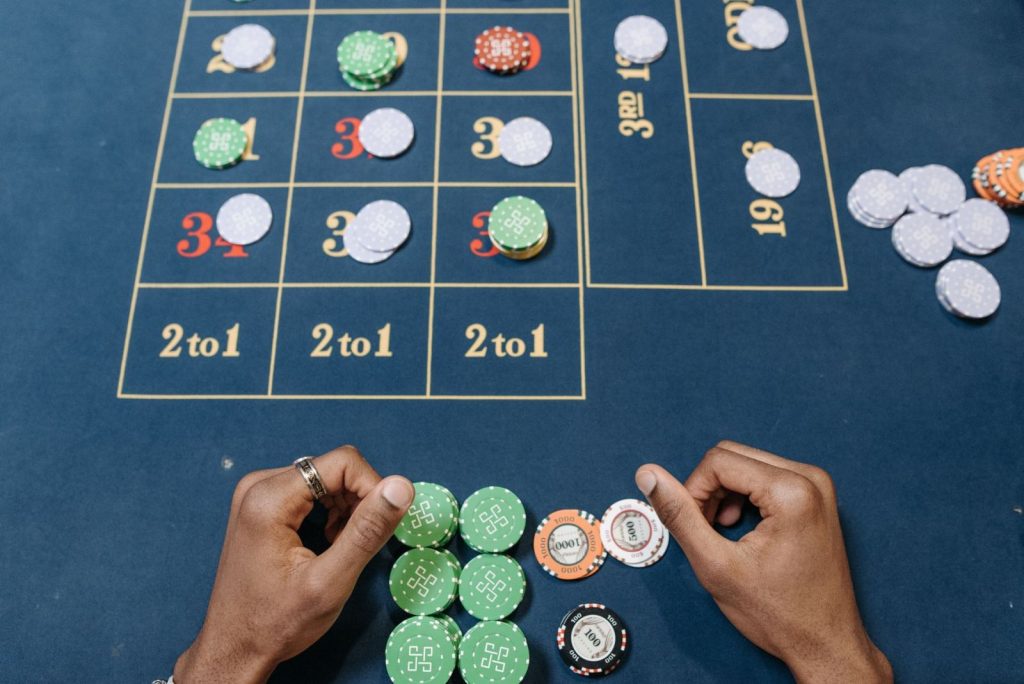 Revisión de términos y condiciones de un bono de apuestas