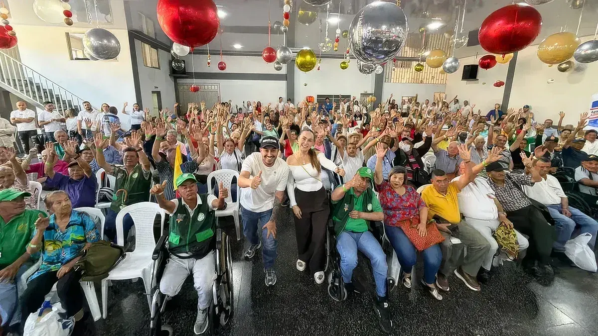 Grupo de 350 vendedores de lotería reunidos en el Encuentro Departamental de Loteros de Risaralda.