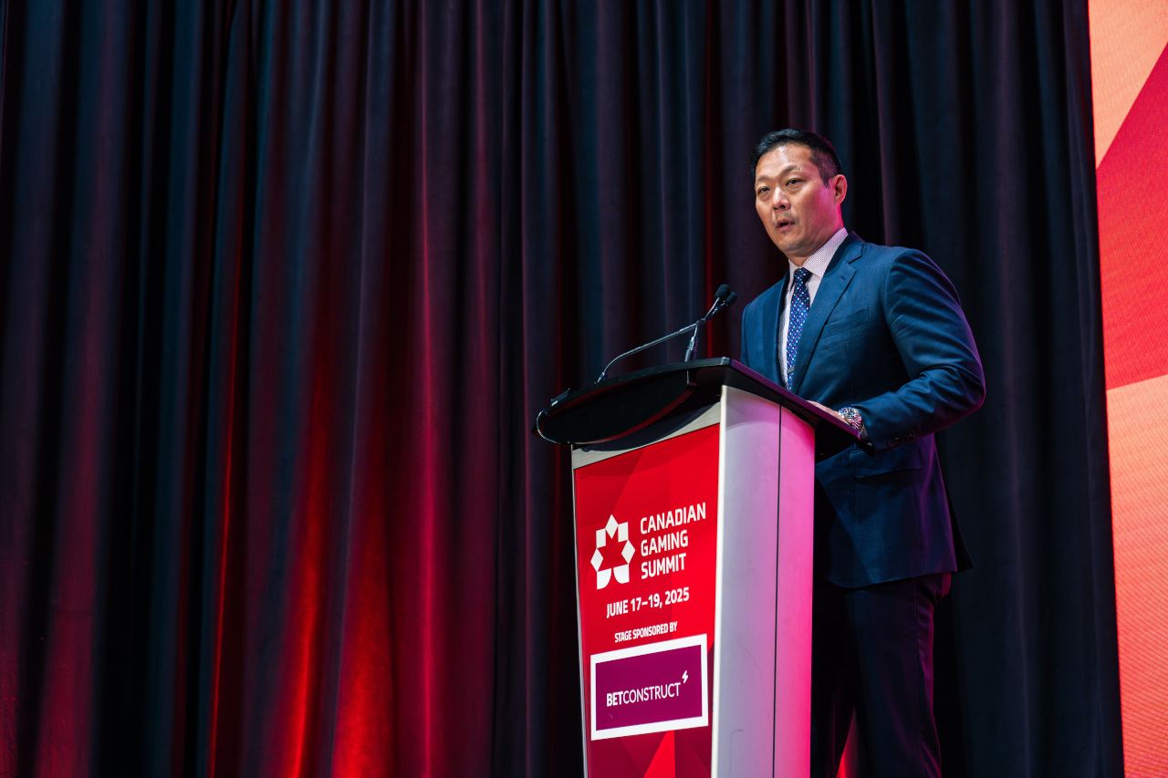 Stan Cho, ex Ministro de Turismo, Cultura y Juego de Ontario, en un evento.