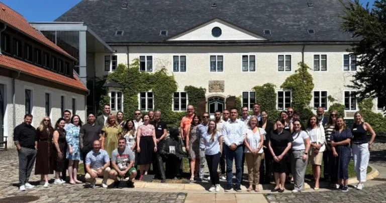 Participantes del taller de cumplimiento normativo de Merkur Group en el Castillo de Benkhausen, Alemania.