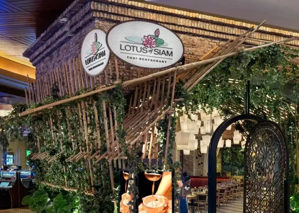 Fachada del restaurante Lotus of Siam en Red Rock Resort, Summerlin, Las Vegas
